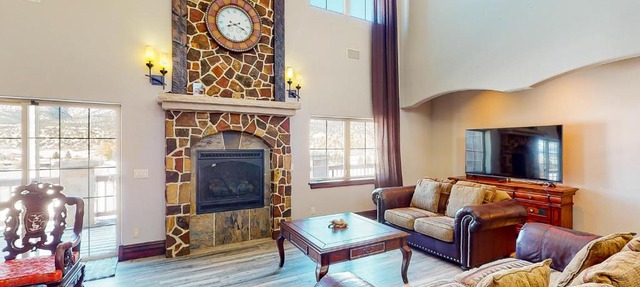 Black Bear Lodge in Eagle
