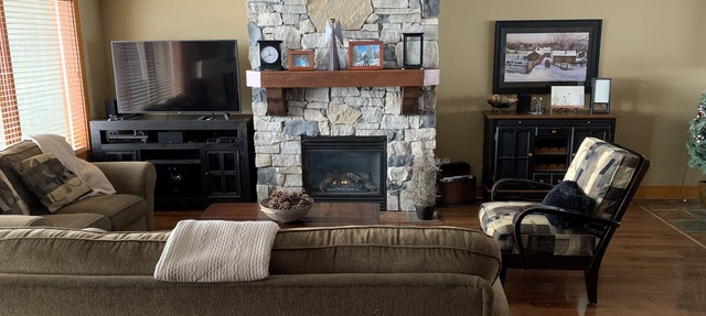 Blacksmith Lodge - Luxury Home - True Ski-In-Ski Out Access - Free Skiing in Beaverdell