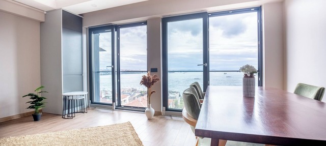 Bosphorus View with 2 bedrooms and WiFi, AC, Elevator in İstanbul