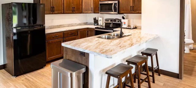 Brillion 2‑Bedroom Suite w/Full Kitchen Near Ariens – Unit #2 in Brillion