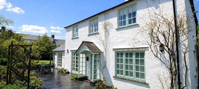 Brookside, Hawkshead with garden and private parking in Hawkshead