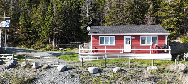 Cabin Harbour View + Sitting Area + Fire Pit + BBQ in Fermeuse