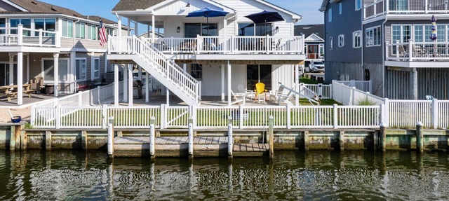 Canal Front Views, Boat Dock, Kayaks, 10" Walk to the Beach, Free Activities inc. Golf at Bear Trap. in Fenwick Island
