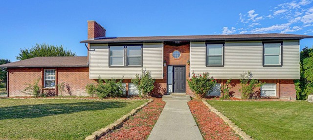 Centrally Located Escape in Midvale w/Yard! in Midvale