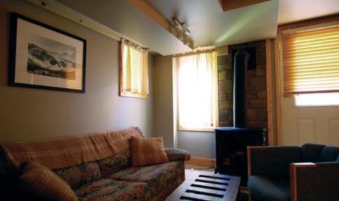 Charlie's Guesthouse in Field