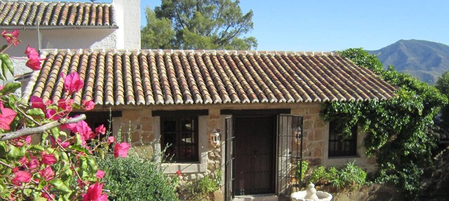 Charming 19th century stone built cottage. Magnificent location in Álora