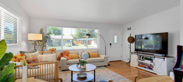Charming 3BD - BBQ, Backyard - 1 Mile to Olde Town in Arvada
