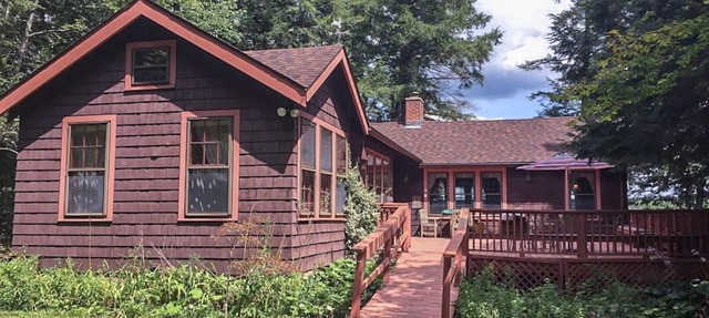 Charming cedar shingle cottage in Otis