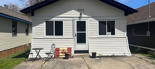 Charming Century-Old Beach House – Perfect for Families & Travelers! in Fort Erie