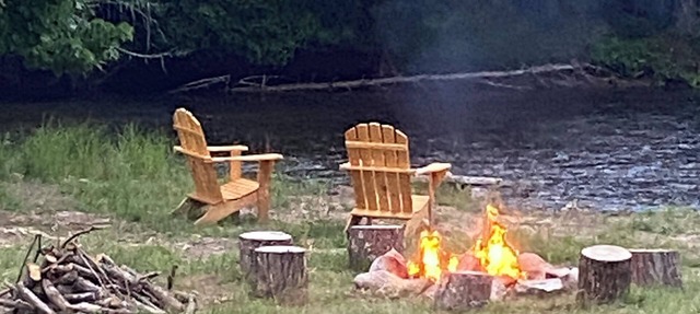 Charming riverfront house near Bolton Landing and Gore Mountain with AC in Warrensburg