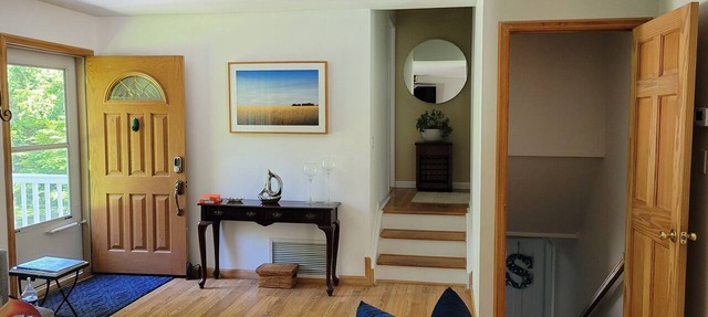 Charming Split-Level House with heated pool, hot tub & a brand-new septic system in Hampton Bays