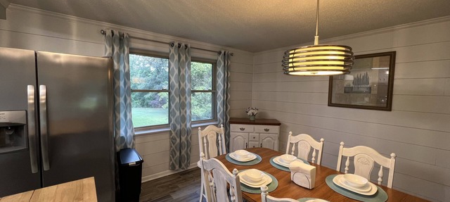 Cheerful, relaxing ranch in quiet neighborhood with fire pit in Newton