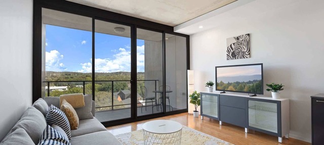 Chic 1-Bed Apartment Near Canberra’s Bustling CBD in Lyneham