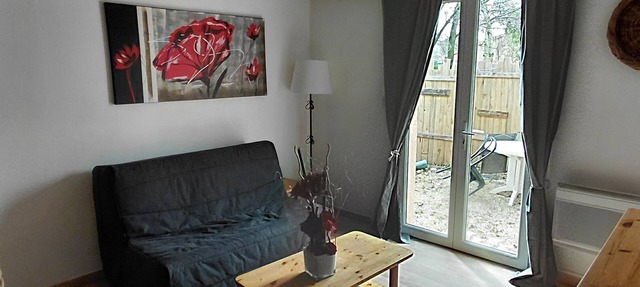 Cocoon in quiet residence with private garden in Malissard