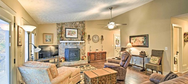 Comfy Jasper Getaway w/Community Amenities! in Jasper