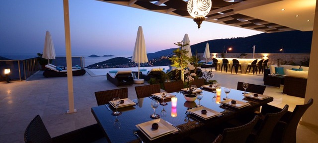 Contemporary Villa, amazing sea views, heated infinity pool, daily maid service in Kas