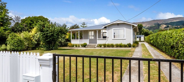 Corokia Villa - Classic Kiwi Villa on the fringe of Richmond town centre in Richmond