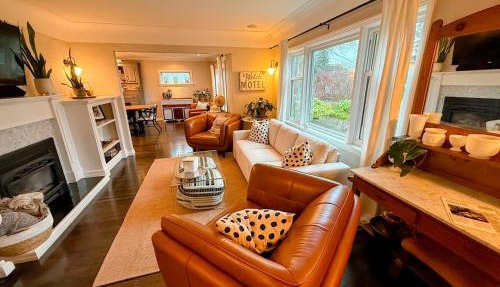 Couple's Oasis at Horner Park in Victoria