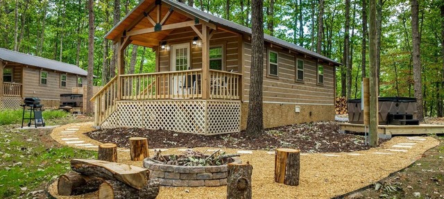 Cozy Woodland Cabin Escape for Families, Friends & Retreats in Mentone, Alabama in Mentone