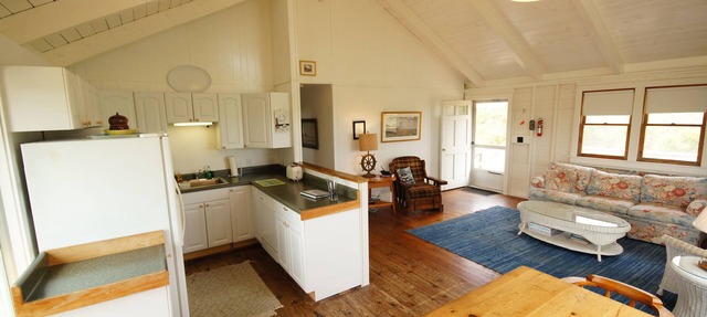 "Curlew Cottage" Secluded Island Getaway, Sleeps 6, Pet Friendly in Nantucket