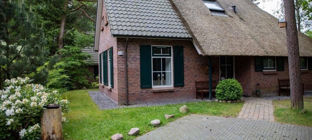 Detached bungalow with alcove bed, perfect for families in Drenthe. in Hooghalen