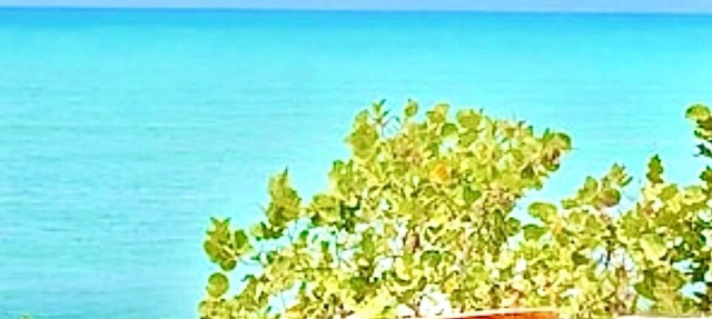 Enjoy the ocean, the solitaire beach and a full service housekeeping in Dibulla
