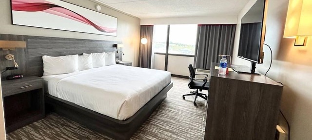 Executive suite w/private bath in Cedar Rapids
