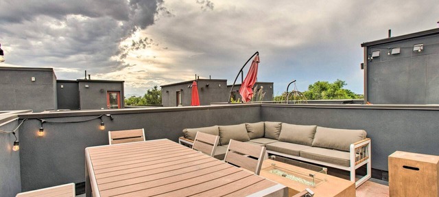 Explore CO - Central/Rooftop Terrace & Fire Pit in Denver
