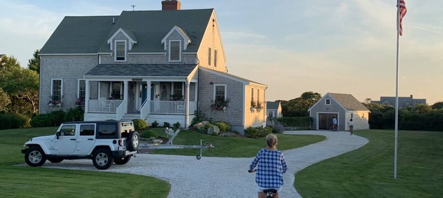 FABULOUS 4B4B HOME,SUNSET DECK VIEWS,PRIVATE HEATED POOL,WALK TO BEACH,AC, BIKES in Nantucket