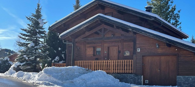 Family-Friendly 4-Bed Chalet in Les Gets in Great Location in Les Gets