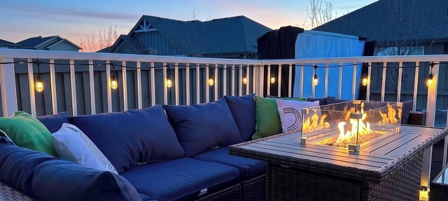 Firelight Lodge: Hot Tub & King Suite in Edmonton