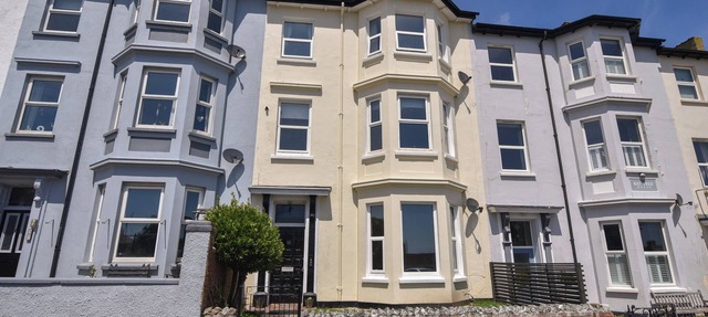 FLAT 2, 10 SEAFIELD ROAD, family friendly in Seaton, Devon in Seaton