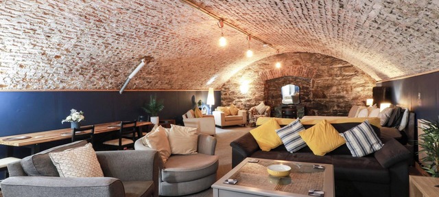 GATEHOUSE STUDIO APARTMENT, pet friendly in Gatehouse Of Fleet in Castle Douglas