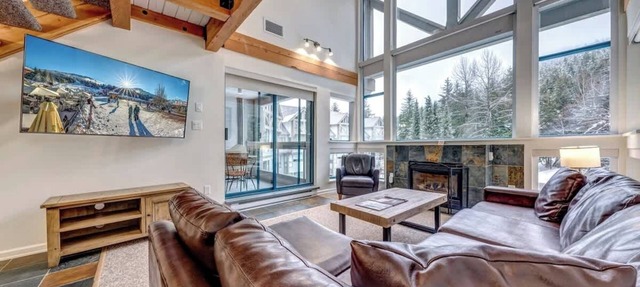 Greystone Lodge 413 Ski-in/Out by Acer Vacations in Whistler