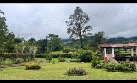 Hacienda bella cristal in Sasaima