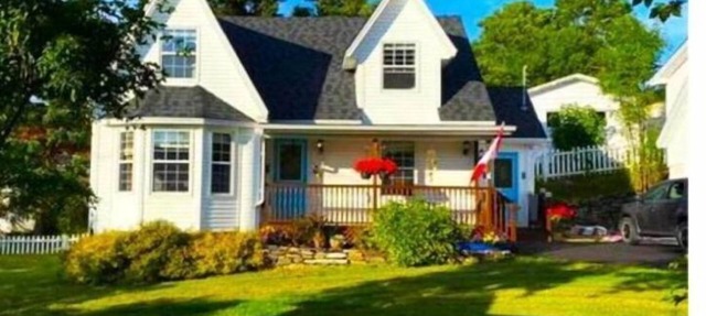 Harbour Pond Getaway, right in the Heart of Brigus! in Brigus