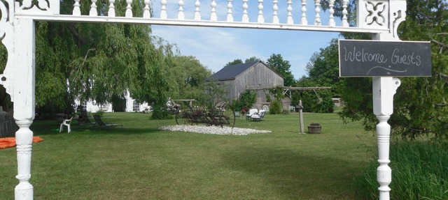Historical and Private Estate, with Pickle Ball Court, Games Barn, minutes to SH in Southampton