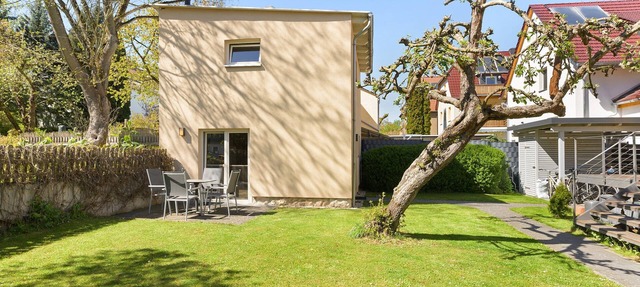 Holiday Home 'Belvedere-Remise' with Private Terrace, Shared Garden and Wi-Fi in Weimar