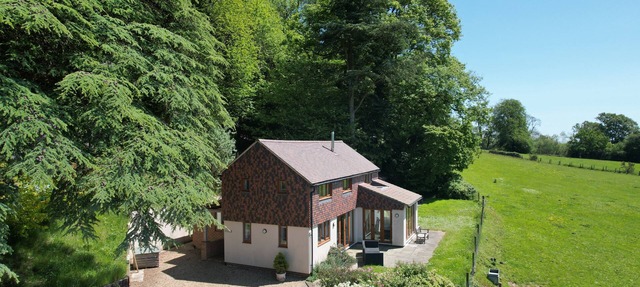 Holly Cottage - Tranquil luxury country cottage in the Surrey Hills in Ewhurst
