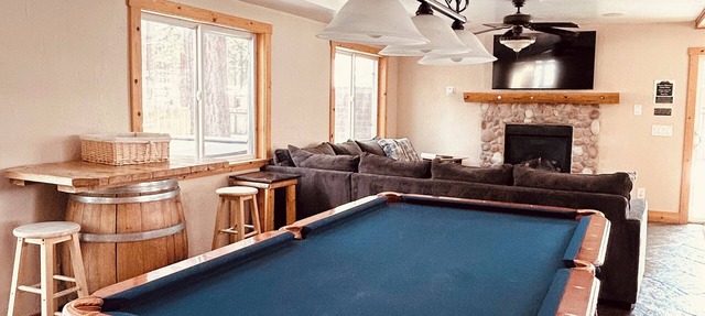 Home 1 mile from Lake, Casino, and Skiing in South Lake Tahoe