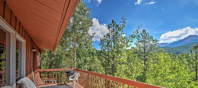'Horseshoe Lodge' Divide Cabin w/ Furnished Deck! in Divide
