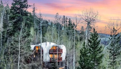 Iconic Vail Dome Unit 2 in Vail