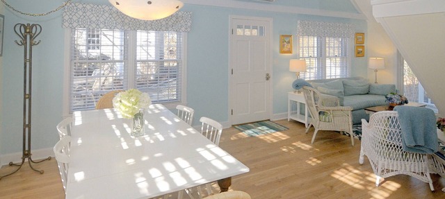 In-Town Walk to Beaches Charming Cottage Private Patio & Easy Parking in Nantucket