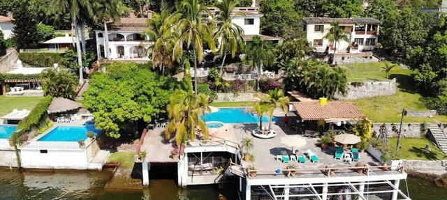 Incredibly Beautiful Big Villa For Up To 32 Guests in Tequesquitengo