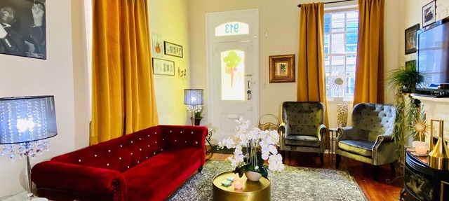 It’s about Location 1.4 miles French Quarter & 3 blks to Chartres St & MS River in New Orleans