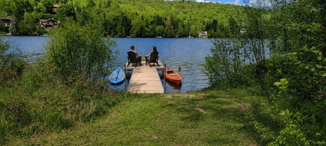 Lake Cabin - 4BR with private SPA, wifi and babyfoot in Saint-Adolphe-d`Howard