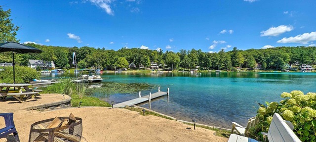 Lakefront Newaygo Home - Private Dock, Kayaks in Newaygo
