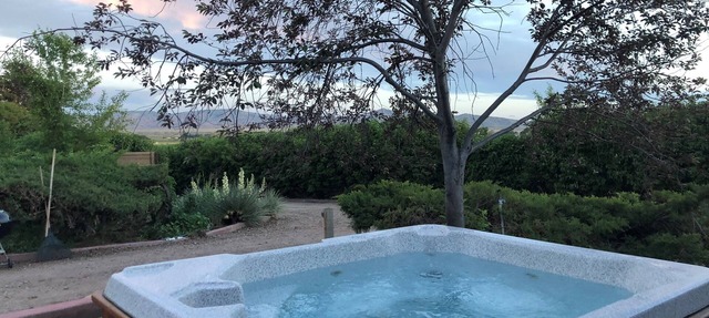 Large, Private & Charming retreat is ultimate upscale stay near Cody, Y.S. Park in Ralston