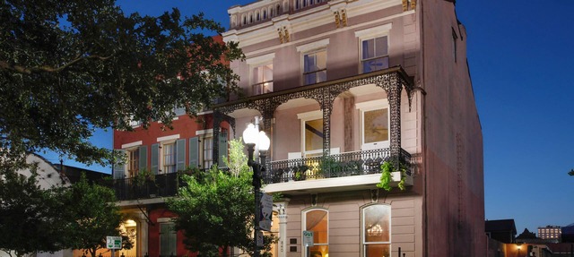 Les Carillons - Arts District Gem Large Groups Welcome! Pool! Elevator! in New Orleans