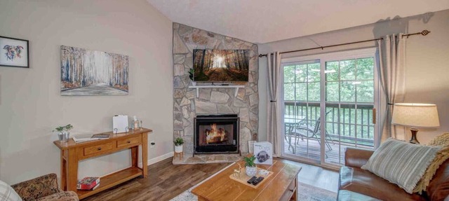 LOCATION! Only 1 mile to downtown Helen. 2 Bedroom, 2 Bath. Gated Community. in Helen